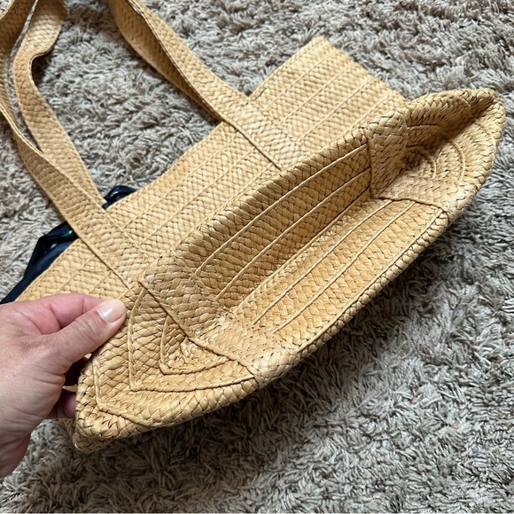 NWOT Draper James Everyday Straw Tote Bag with Navy Floral Bandanna - Picture 6 of 10